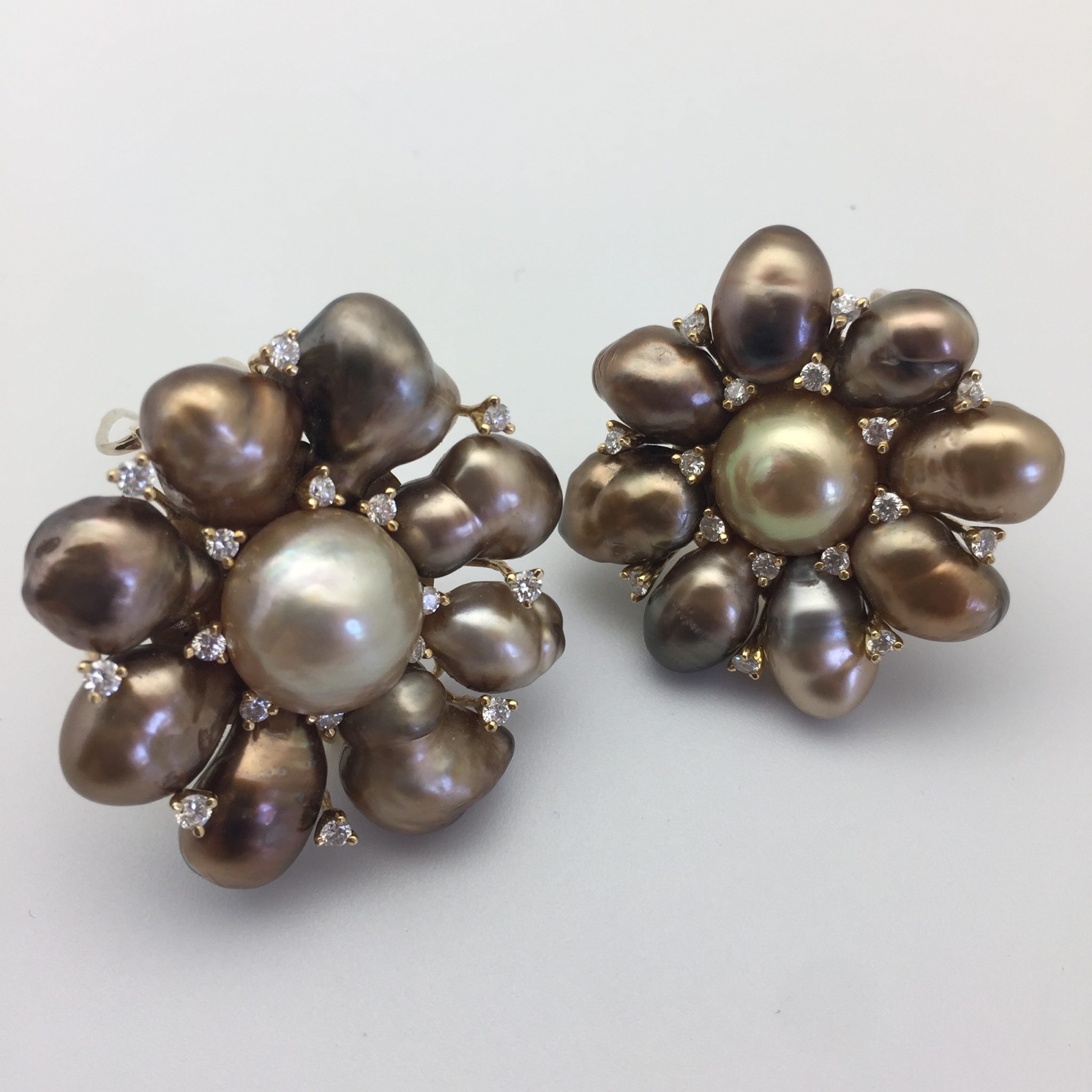 A pair of large Tahitian pearl brooches, each with 16 diamonds set in 18K gold - vintage
