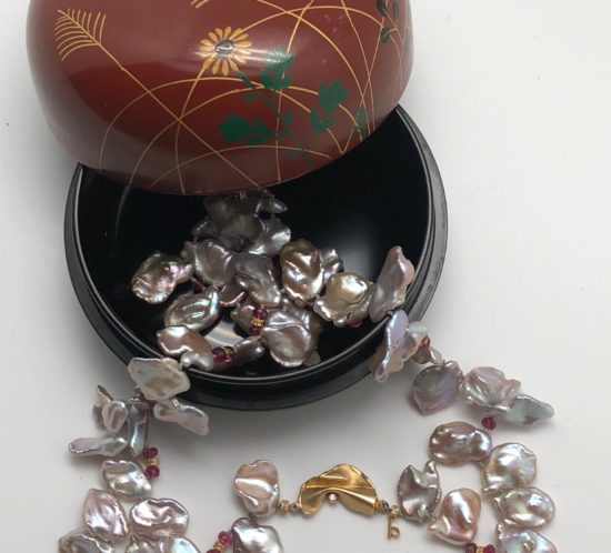 freshwater pearl necklace in Japanese lacquer box
