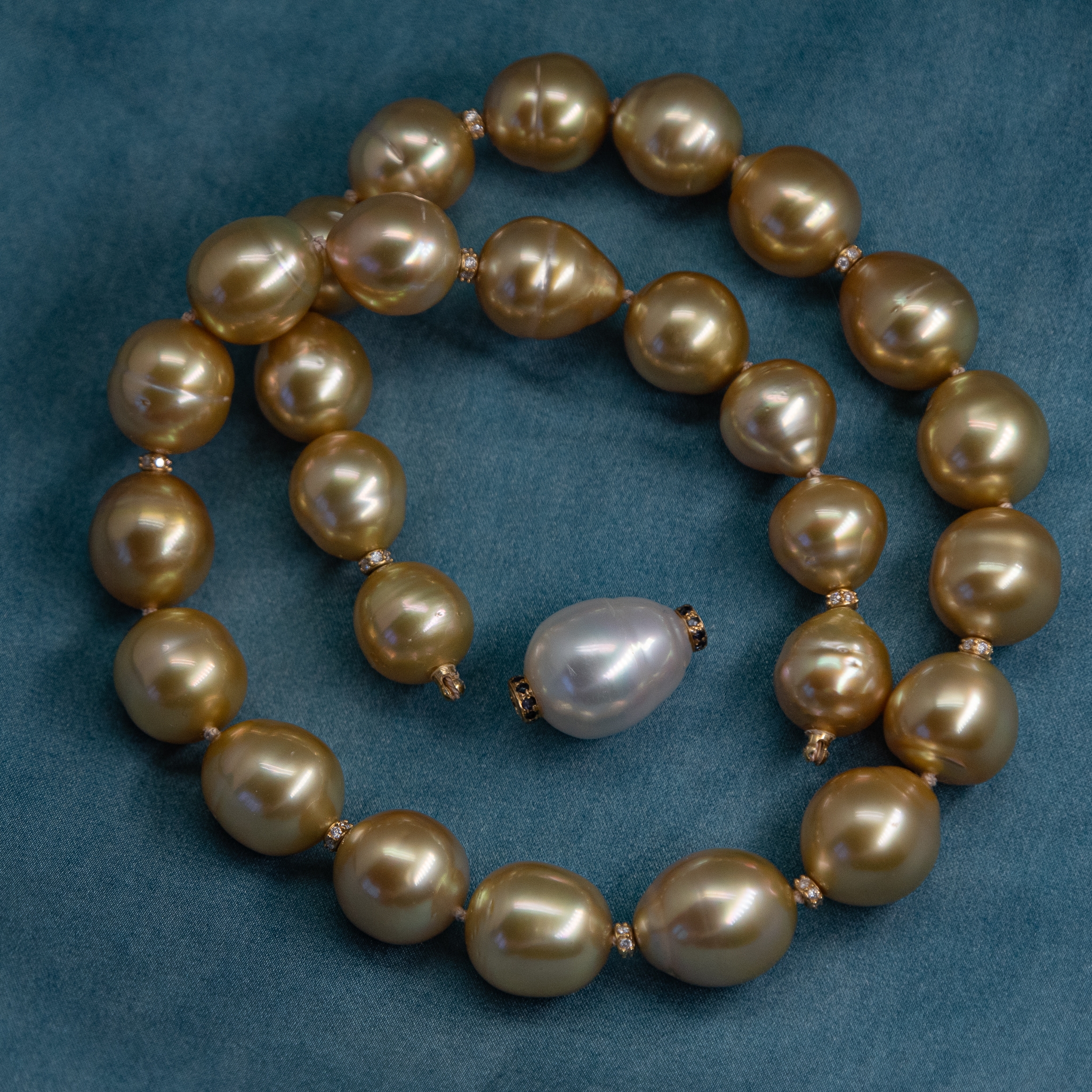 Close of South Sea pearl interchangeable clasp