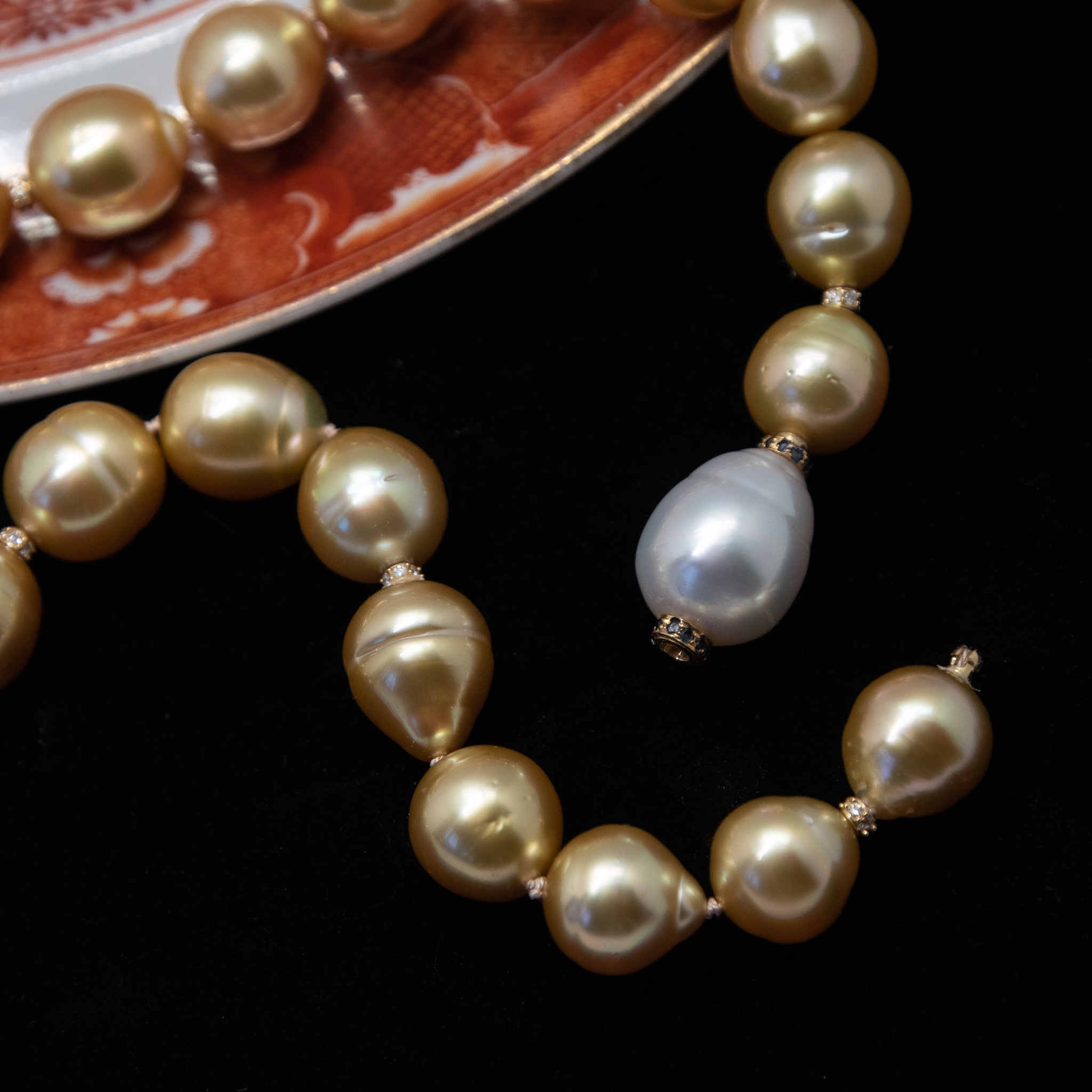 Detail of Australian South Sea pear and sapphirel interchangeable clasp for Golden South Sea pearl choker